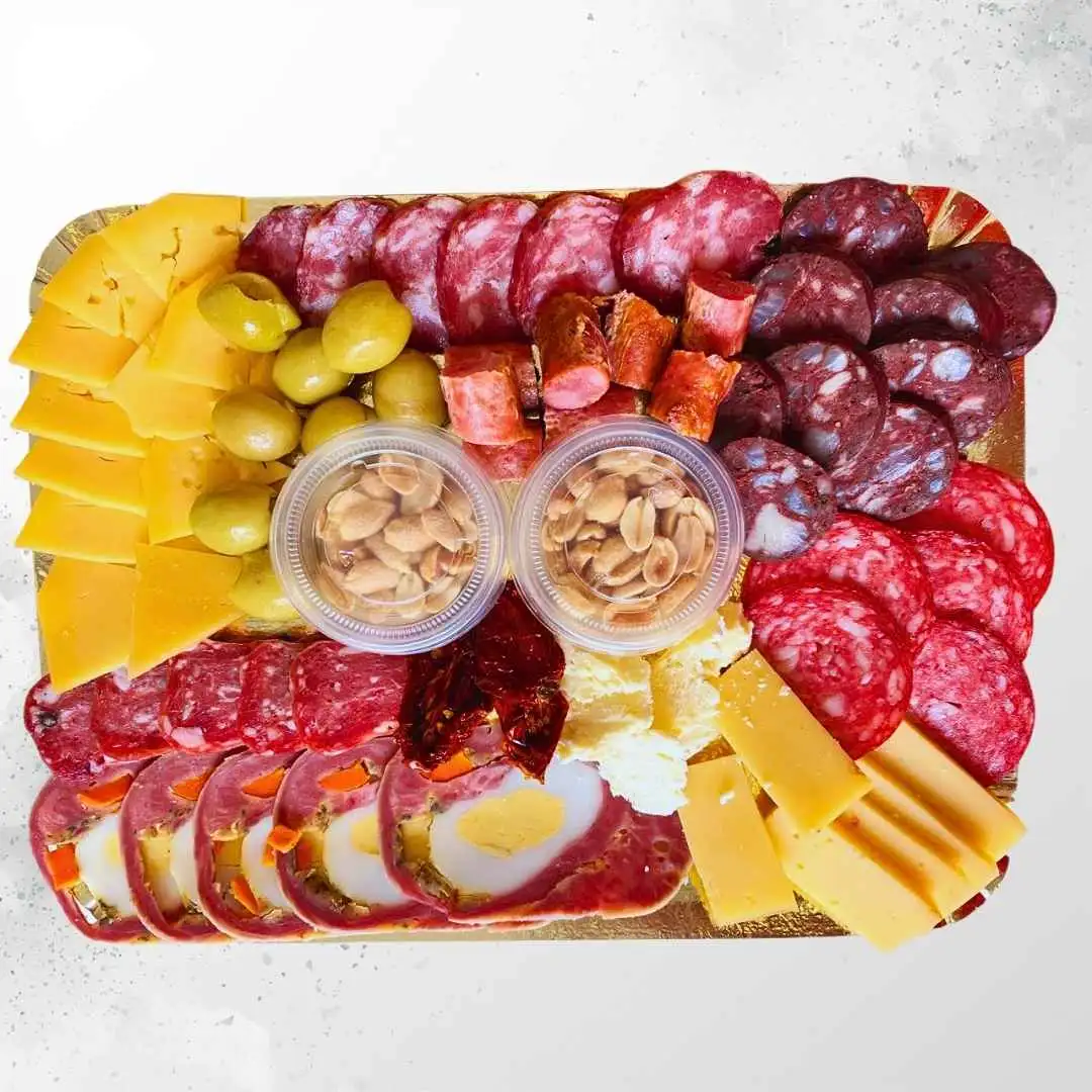 Picada de campo gourmet con quesos y embutidos tradicionales en Villa María, Córdoba