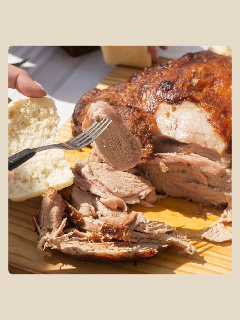 El Lunch Pata y Bondiola de Enjoy y a Picar es una propuesta pensada para quienes disfrutan de lo clásico y sabroso, con el toque premium que caracteriza a nuestro servicio