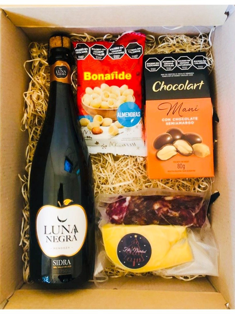 Caja navideña 5 productos, salame, queso, frutos secos bañados. Ideal para la celebración completa