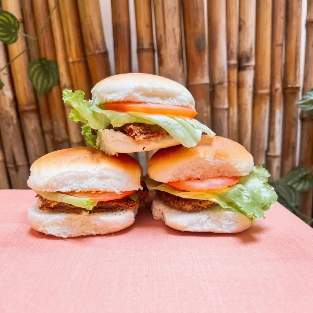 Sandwiches de milanesas completos y listos para servir
