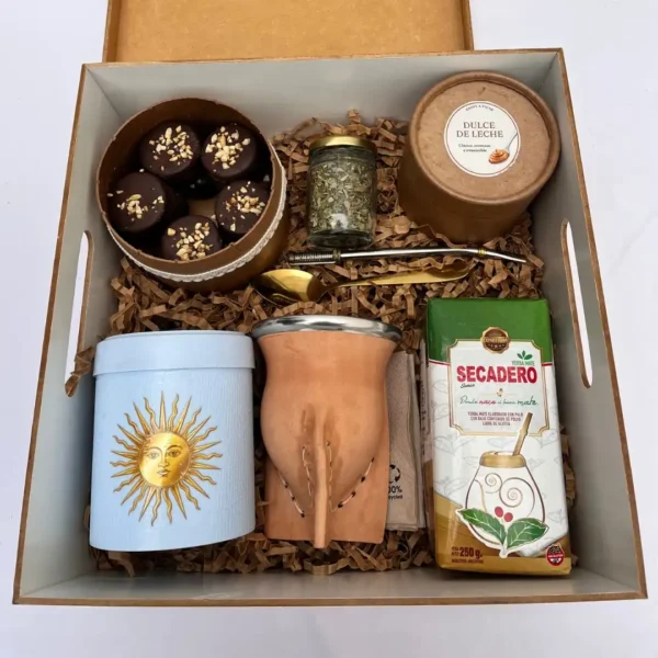 Box Matero Tradicional Argentino (Mate de Cuero + Yerbero Sol de Mayo)